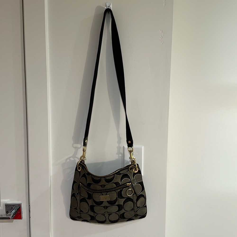Crossbody with versatile short handbag strap